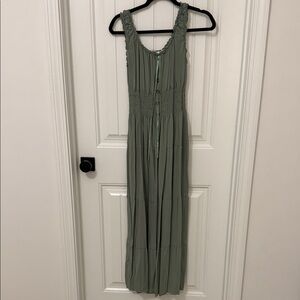 Elegant Sleeveless Maxi Dress in Sage Green